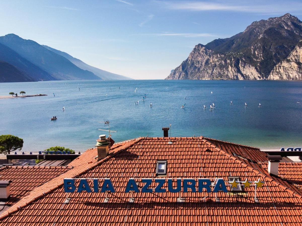 Hotel Baia Azzurra - Lake Front Torbole Sul Garda Bagian luar foto