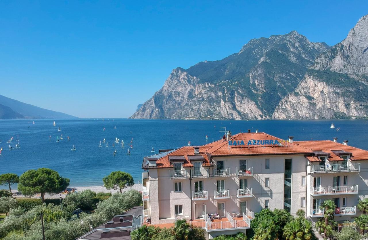 Hotel Baia Azzurra - Lake Front Torbole Sul Garda Bagian luar foto