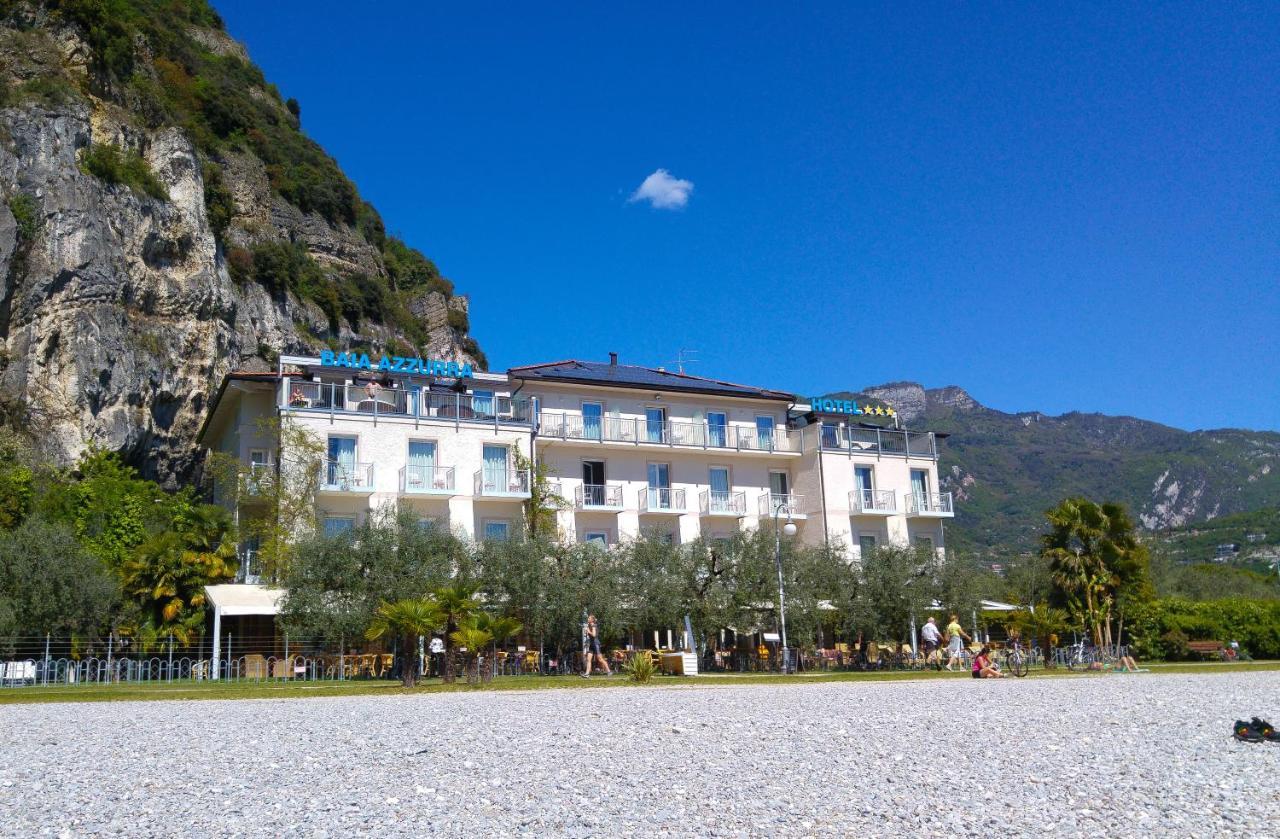 Hotel Baia Azzurra - Lake Front Torbole Sul Garda Bagian luar foto